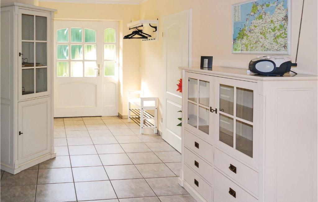 Beautiful Home In Ahrenshagen Ot Tribohm With 2 Bedrooms And Wifi photo 2