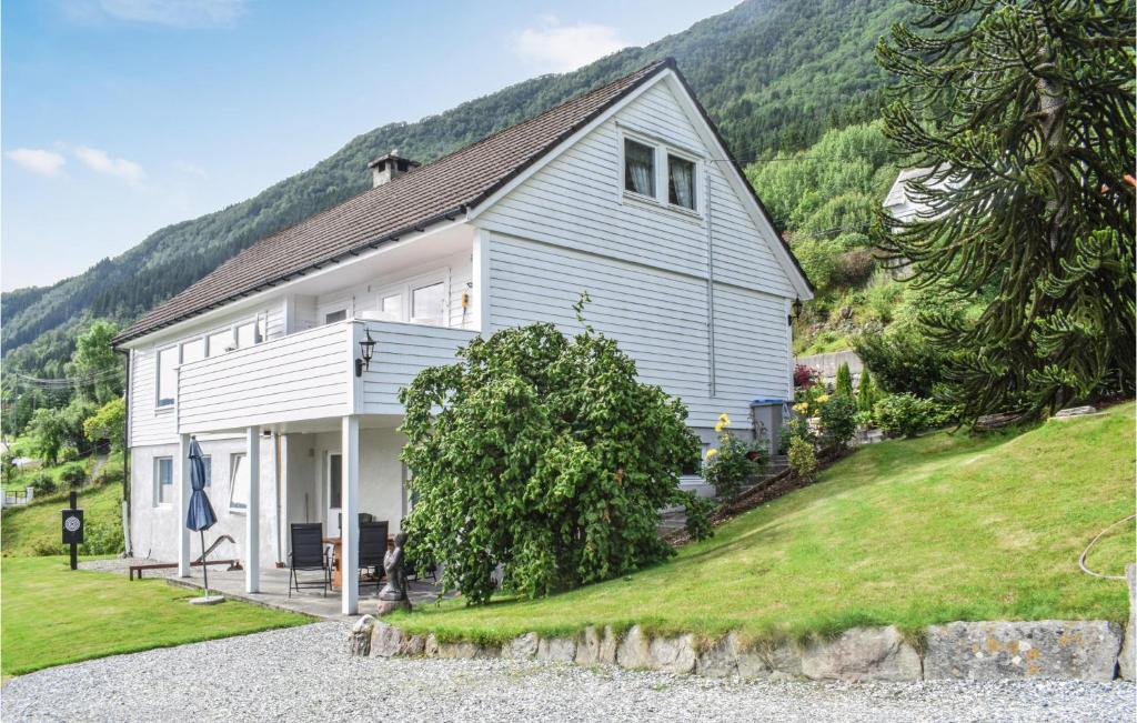 Awesome Apartment In Bruvik With 2 Bedrooms And Wifi photo 4