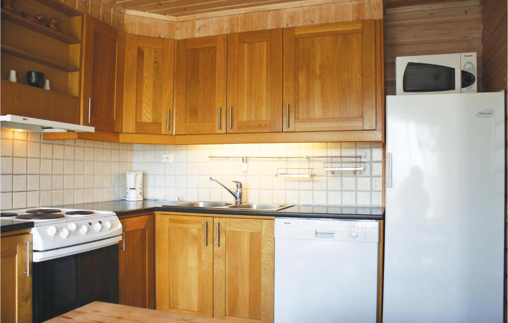 Stunning Home In Lindesnes With 6 Bedrooms, Sauna And Wifi photo 4