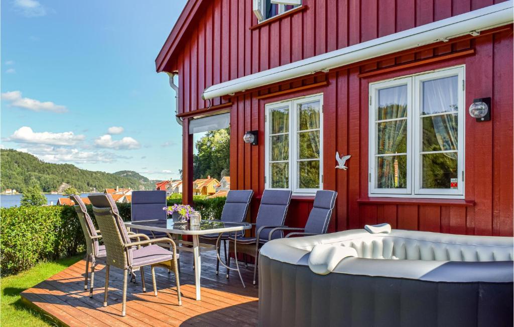 Beautiful Home In Risr With 4 Bedrooms, Sauna And Internet