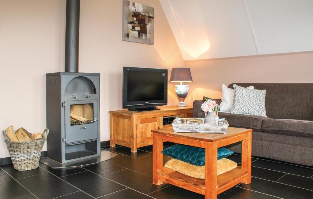 Awesome Home In Den Oever With 2 Bedrooms, Sauna And Wifi photo 2