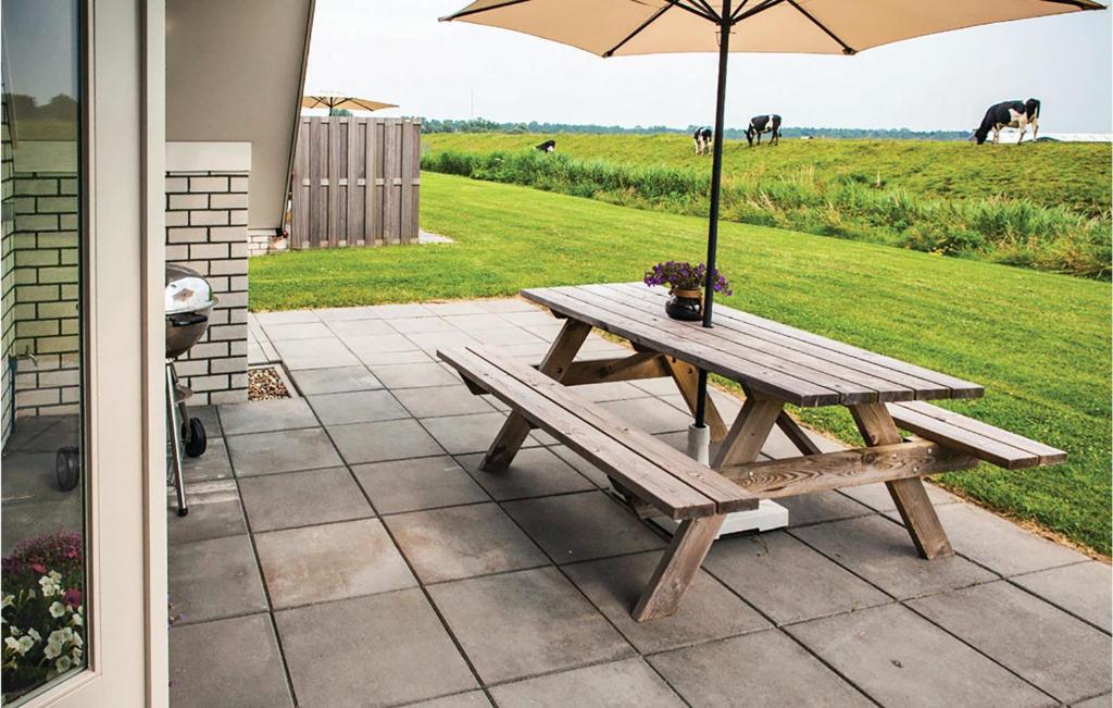 Awesome Home In Den Oever With 2 Bedrooms, Sauna And Wifi photo 3