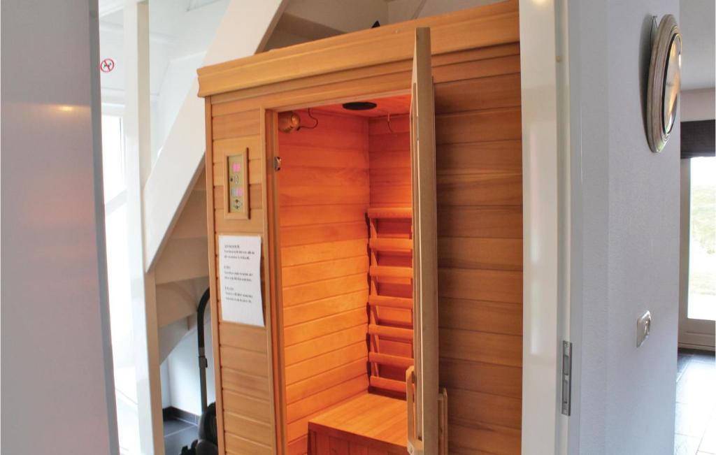 Awesome Home In Den Oever With 2 Bedrooms, Sauna And Wifi photo 4
