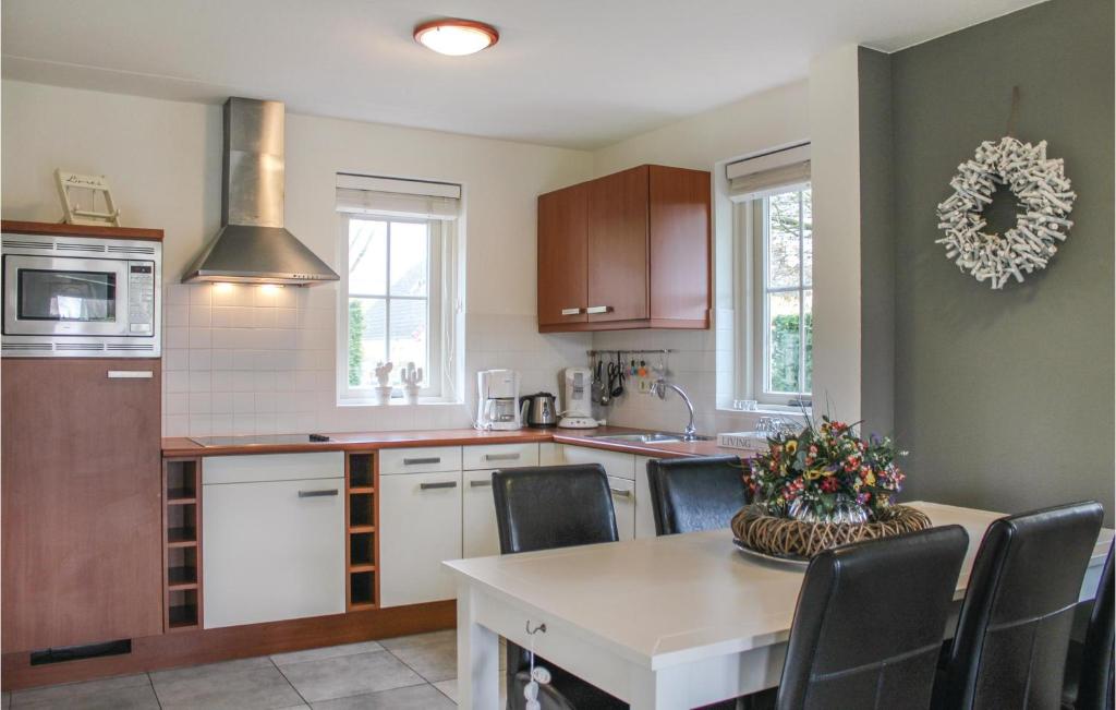 Awesome Home In Wemeldinge With 3 Bedrooms And Wifi photo 4