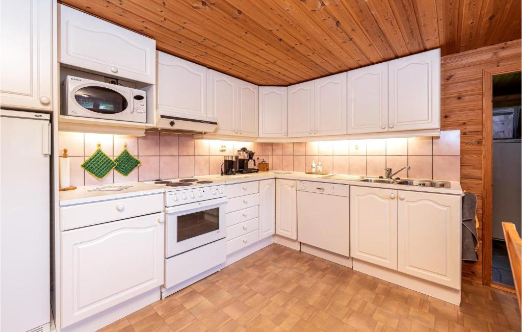 Amazing Home In Sandane With 3 Bedrooms photo 3