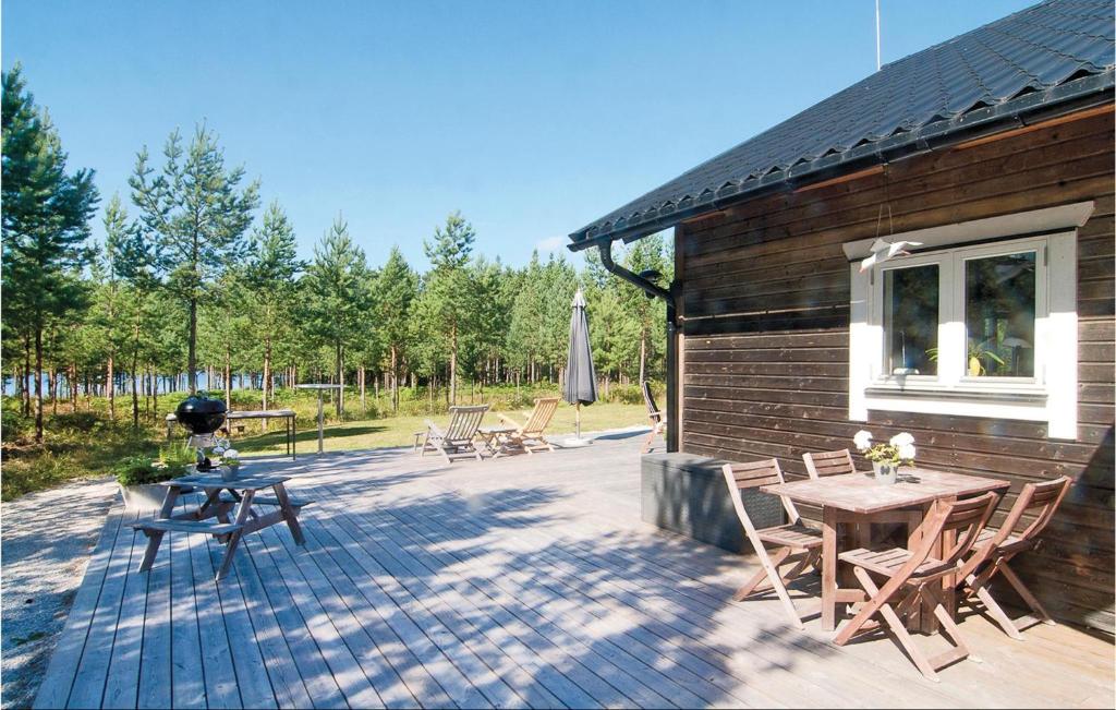 Amazing Home In Lrbro With 4 Bedrooms And Wifi photo 2