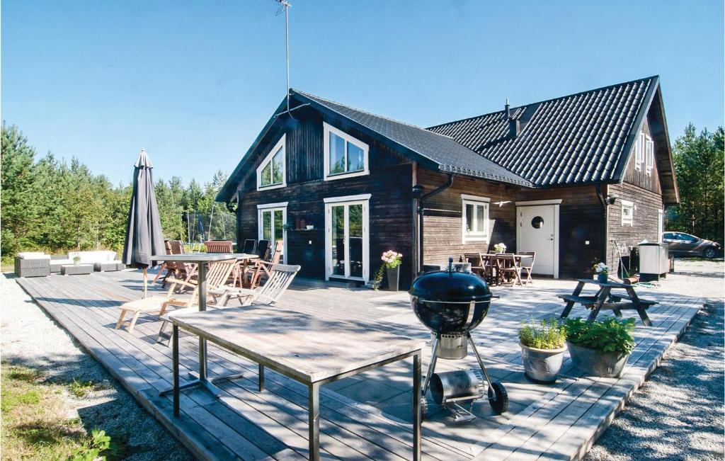 Amazing Home In Lrbro With 4 Bedrooms And Wifi photo 3