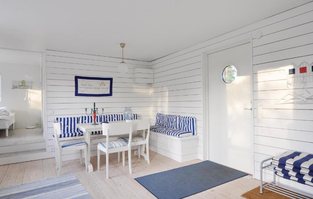 Nice Home In Henn With 2 Bedrooms And Wifi photo 3