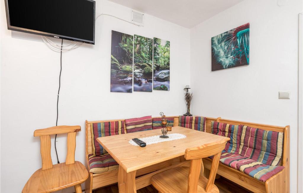 Awesome Apartment In Lukovo Sugarje With 1 Bedrooms And Wifi photo 3