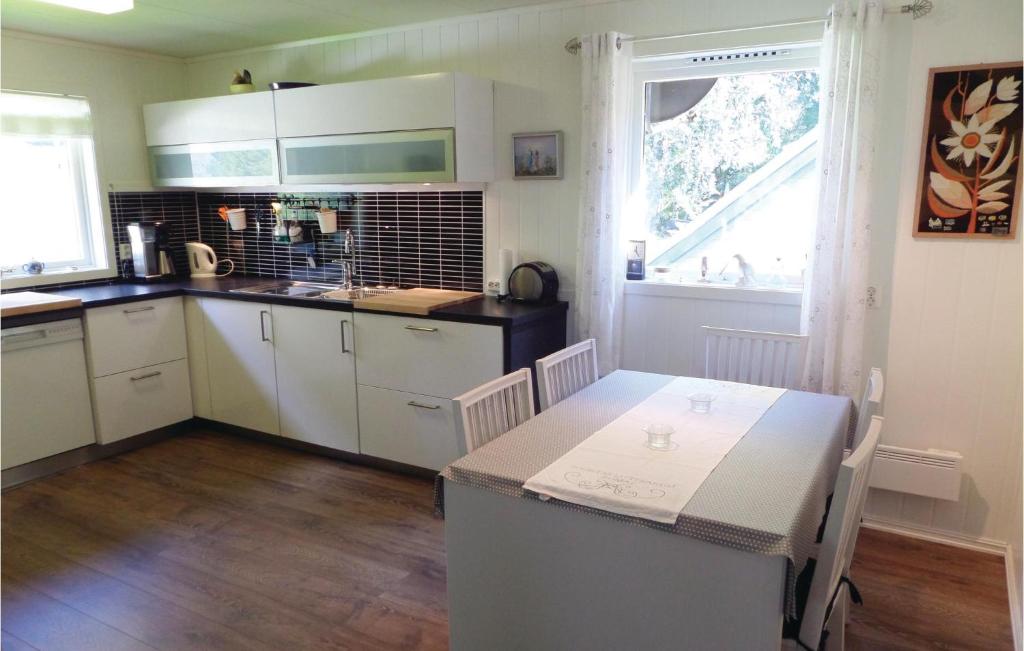 Amazing Home In Fjra With 3 Bedrooms And Wifi photo 3