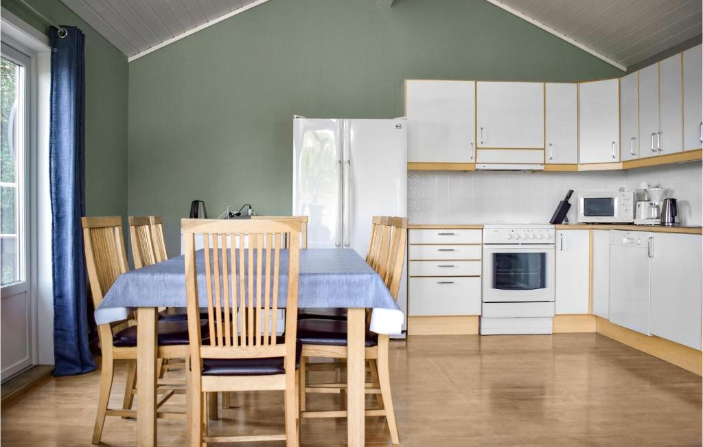 Beautiful Home In Nedstrand With 4 Bedrooms, Sauna And Wifi photo 2