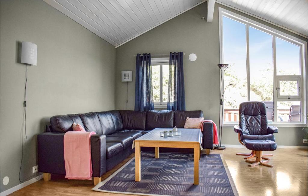Beautiful Home In Nedstrand With 4 Bedrooms, Sauna And Wifi photo 3