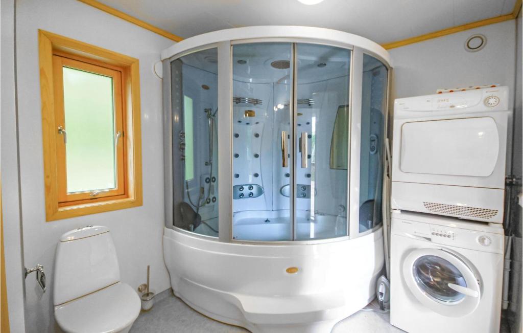 Beautiful Home In Nedstrand With 4 Bedrooms, Sauna And Wifi photo 4