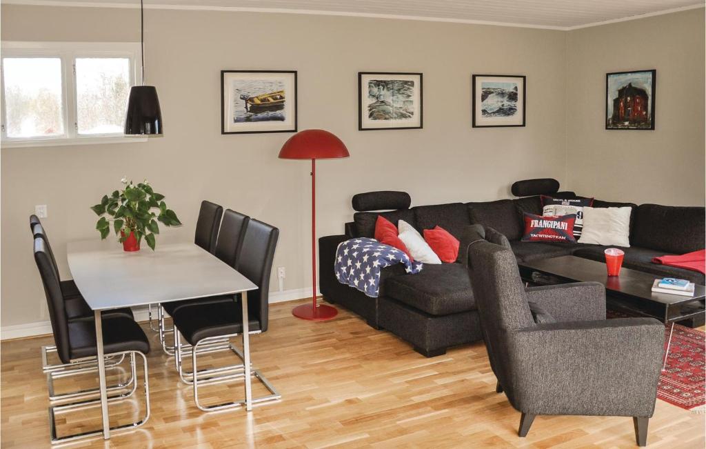 Beautiful Home In Rockneby With 4 Bedrooms And Wifi photo 3