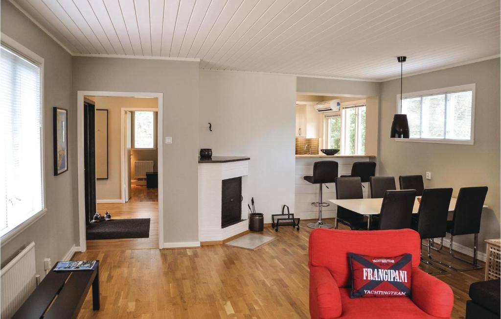 Beautiful Home In Rockneby With 4 Bedrooms And Wifi photo 4
