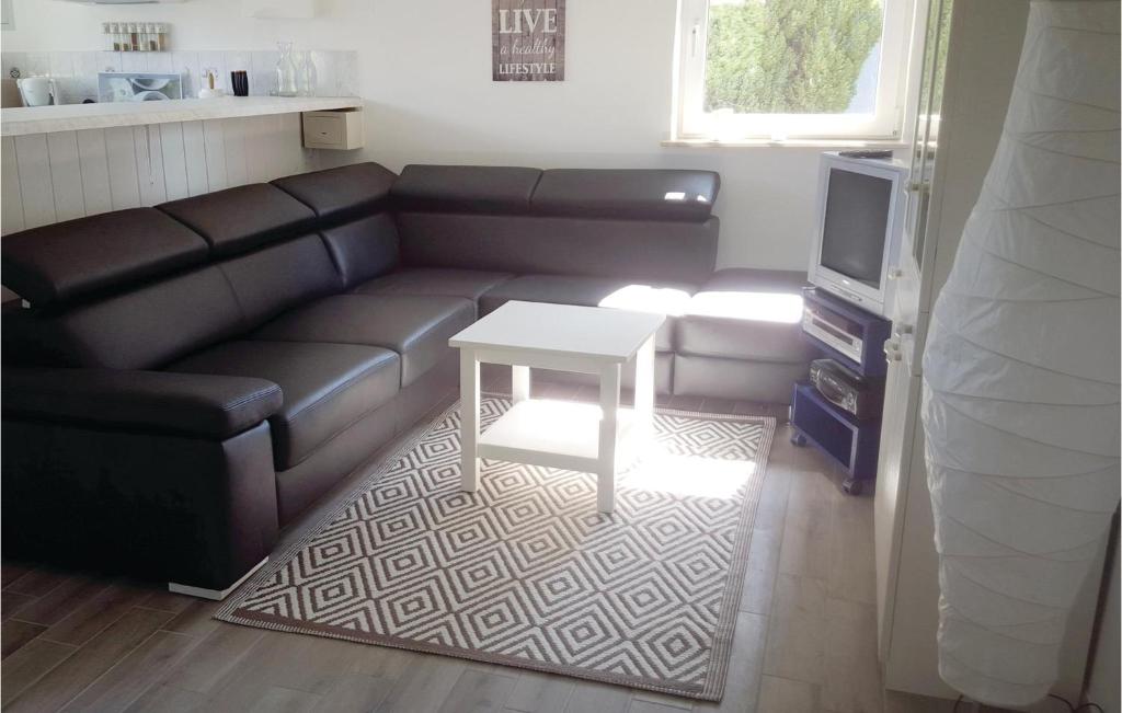 Nice Home In Hohen Wieschendorf With 2 Bedrooms And Wifi photo 2