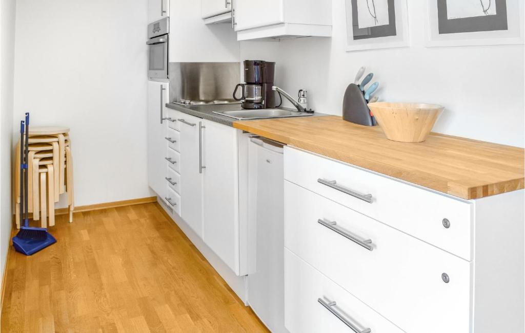 Beautiful Apartment In Vossestrand With 2 Bedrooms And Wifi photo 4
