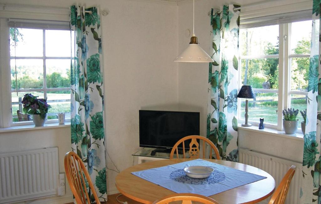 Awesome Home In Bodafors With 3 Bedrooms And Wifi photo 2