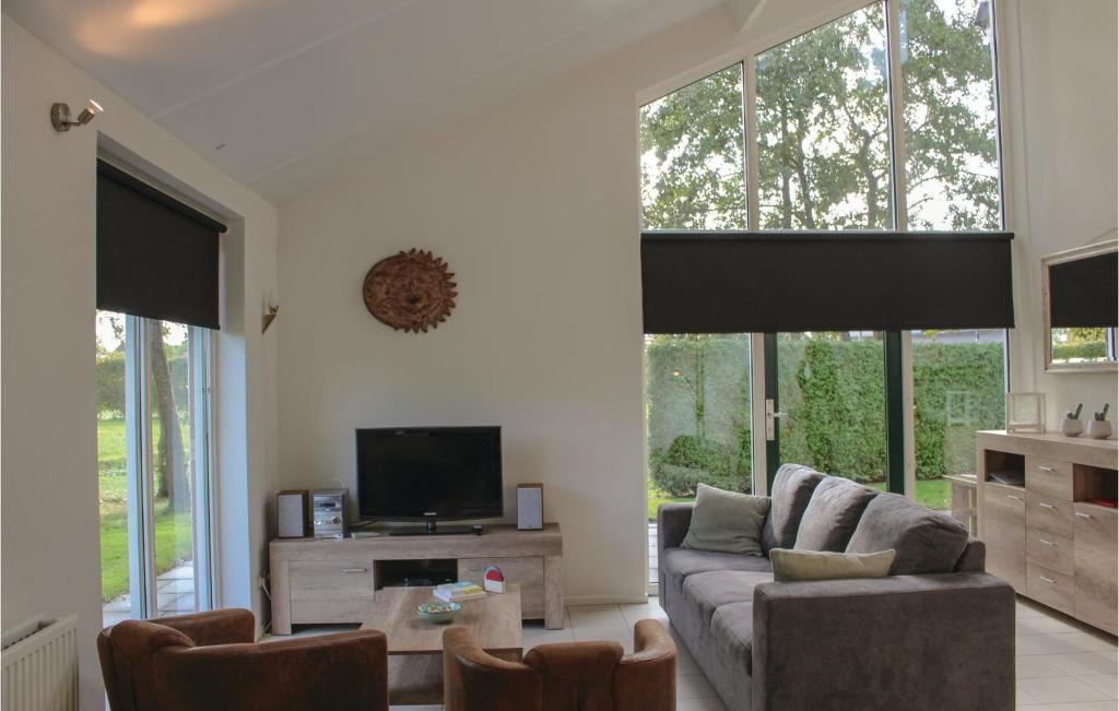 Nice Home In Tzummarum With 3 Bedrooms And Wifi photo 4