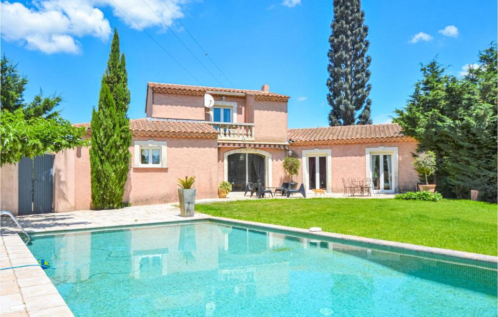 Beautiful Home In Eyguieres With 4 Bedrooms, Wifi And Outdoor Swimming Pool