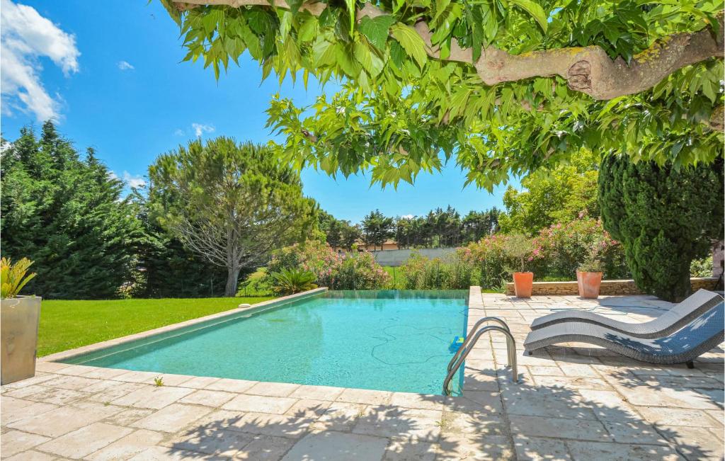 Beautiful Home In Eyguieres With 4 Bedrooms, Wifi And Outdoor Swimming Pool photo 4