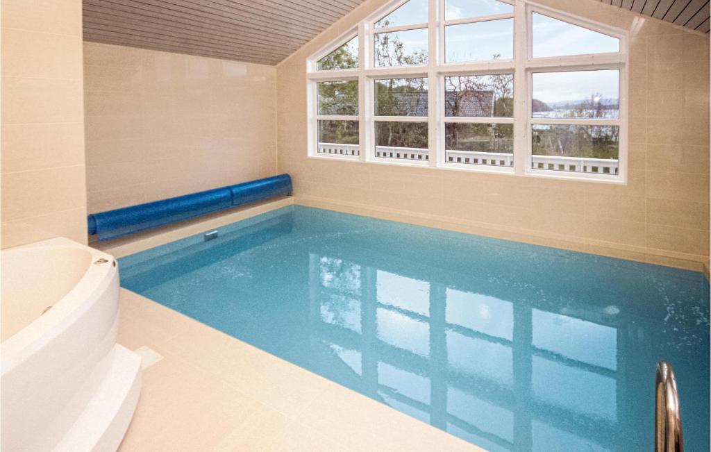 Amazing Home In Auklandshamn With 4 Bedrooms, Wifi And Indoor Swimming Pool photo 2