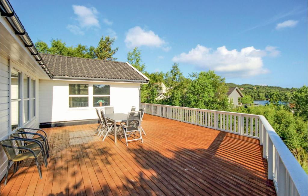 Amazing Home In Auklandshamn With 4 Bedrooms, Wifi And Indoor Swimming Pool photo 3