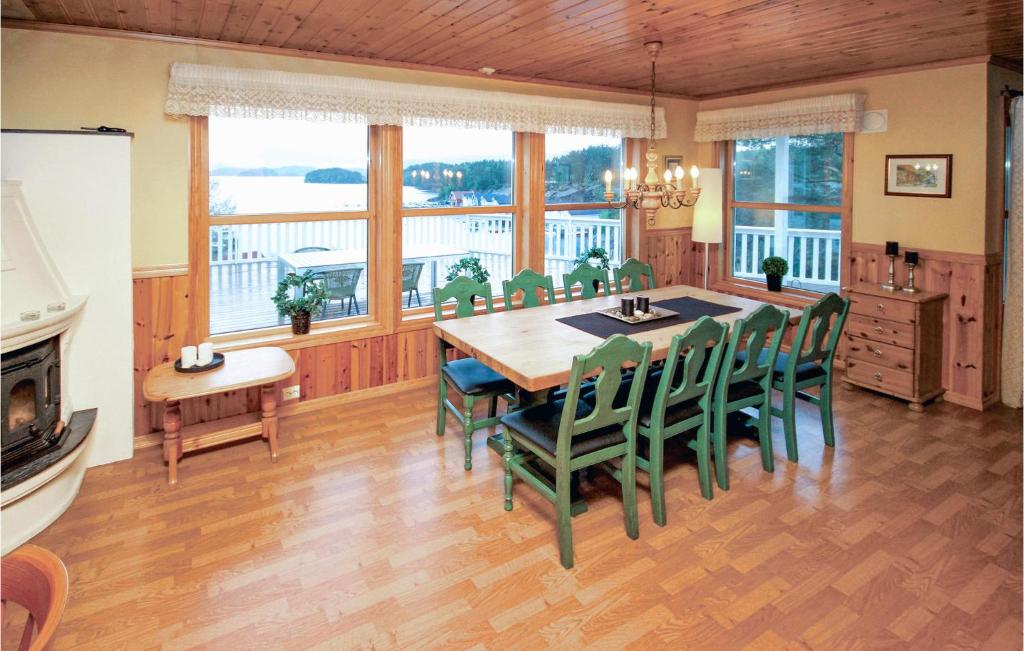 Amazing Home In Auklandshamn With 4 Bedrooms, Wifi And Indoor Swimming Pool photo 4