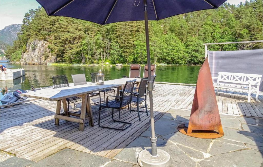 Amazing Home In Erfjord With 3 Bedrooms And Wifi photo 4