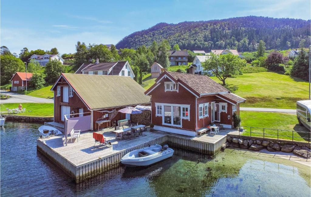 Amazing Home In Erfjord With 3 Bedrooms And Wifi
