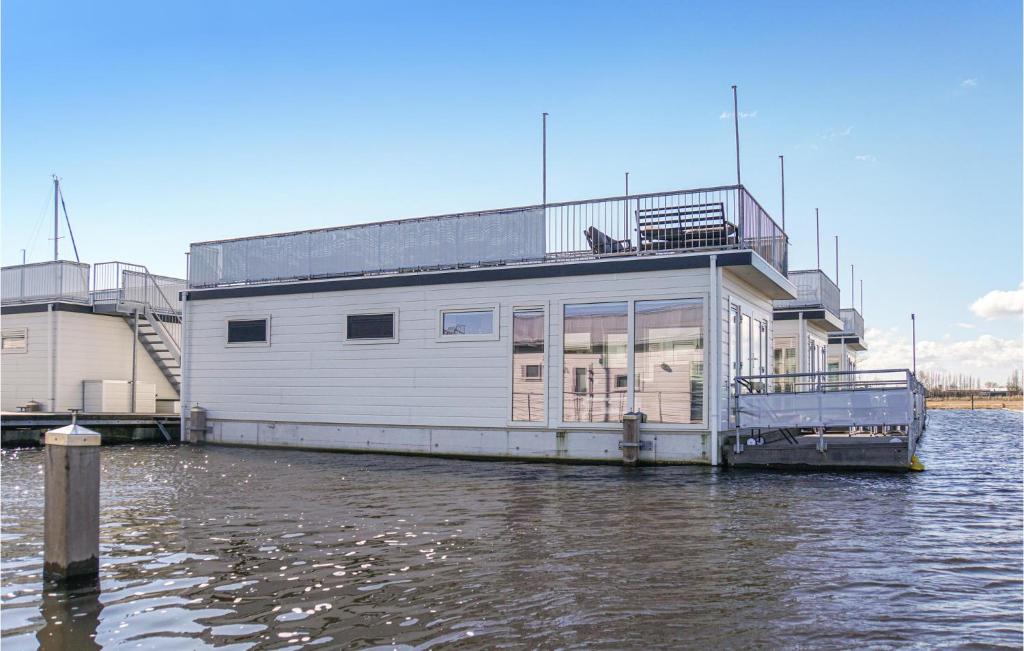 Beautiful Ship-boat In Aalsmeer With 2 Bedrooms And Wifi