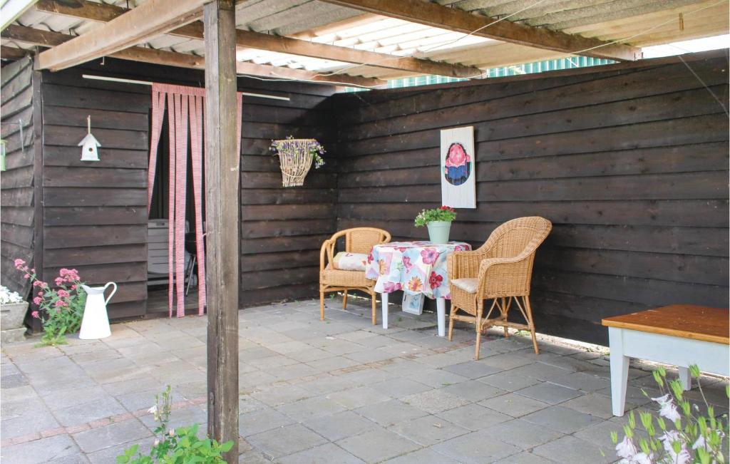 Nice Apartment In Kollumerpomp With 3 Bedrooms And Wifi photo 3