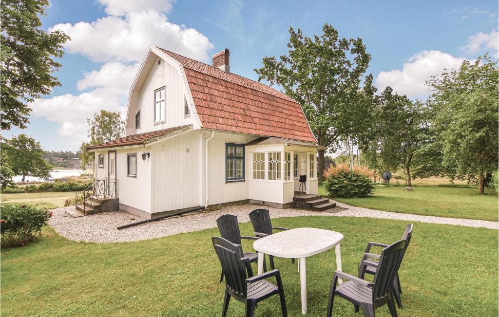 Awesome Home In Kpmannebro With 3 Bedrooms And Wifi
