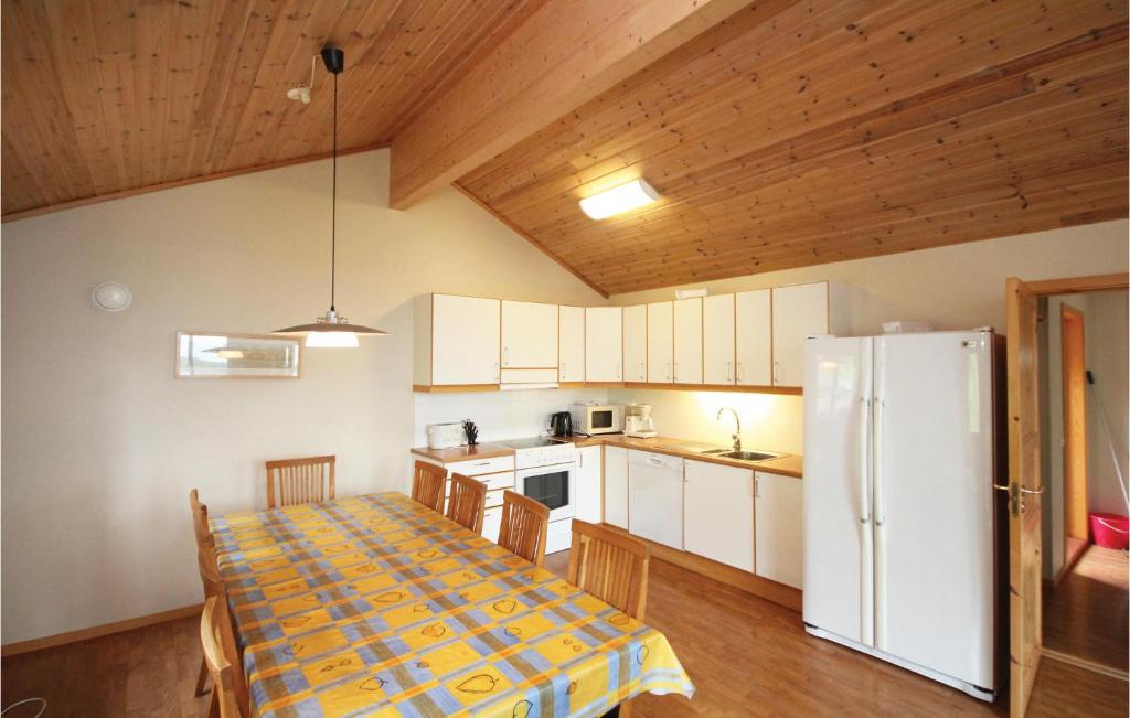 Stunning Home In Nedstrand With 4 Bedrooms, Sauna And Wifi photo 4