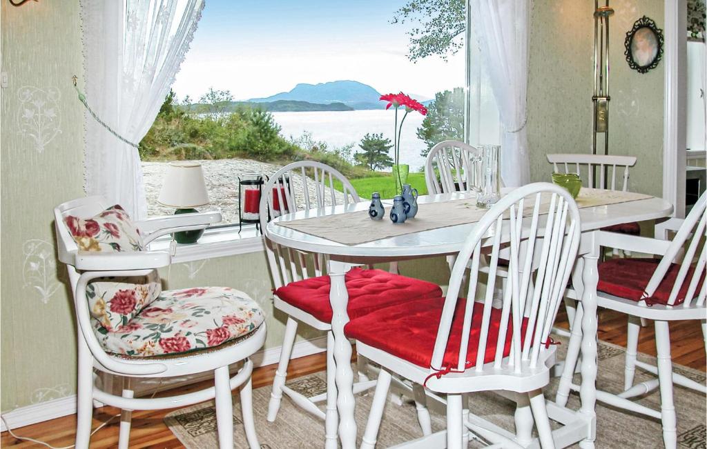 Amazing Home In Etne With 2 Bedrooms And Wifi