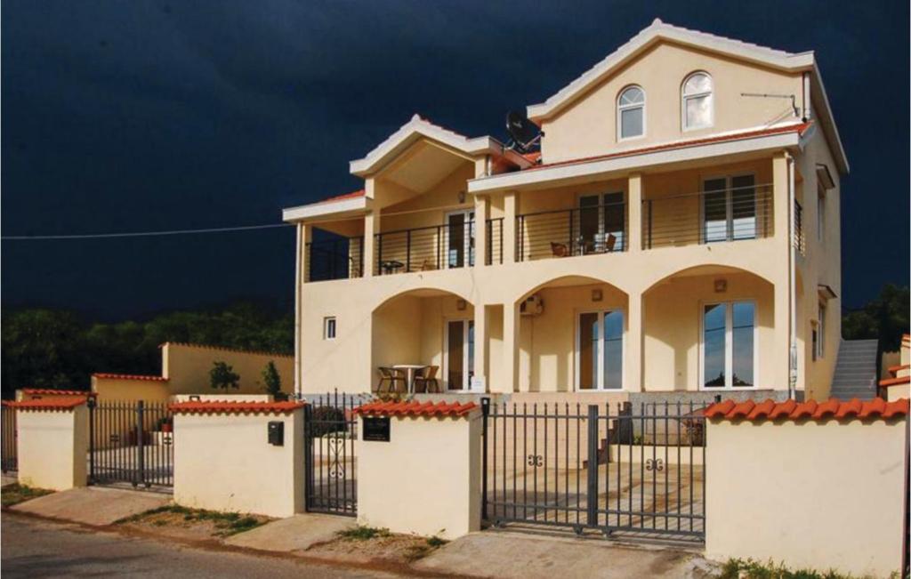 Beautiful Apartment In Budva With 2 Bedrooms And Wifi