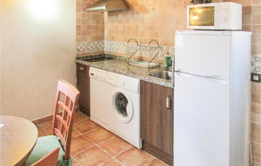Amazing Home In Aldeanue, De La Sierra With 1 Bedrooms And Internet photo 4