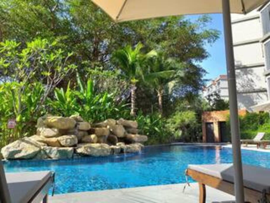 Nayang Beach Brand New Executive Luxury Condo photo 2
