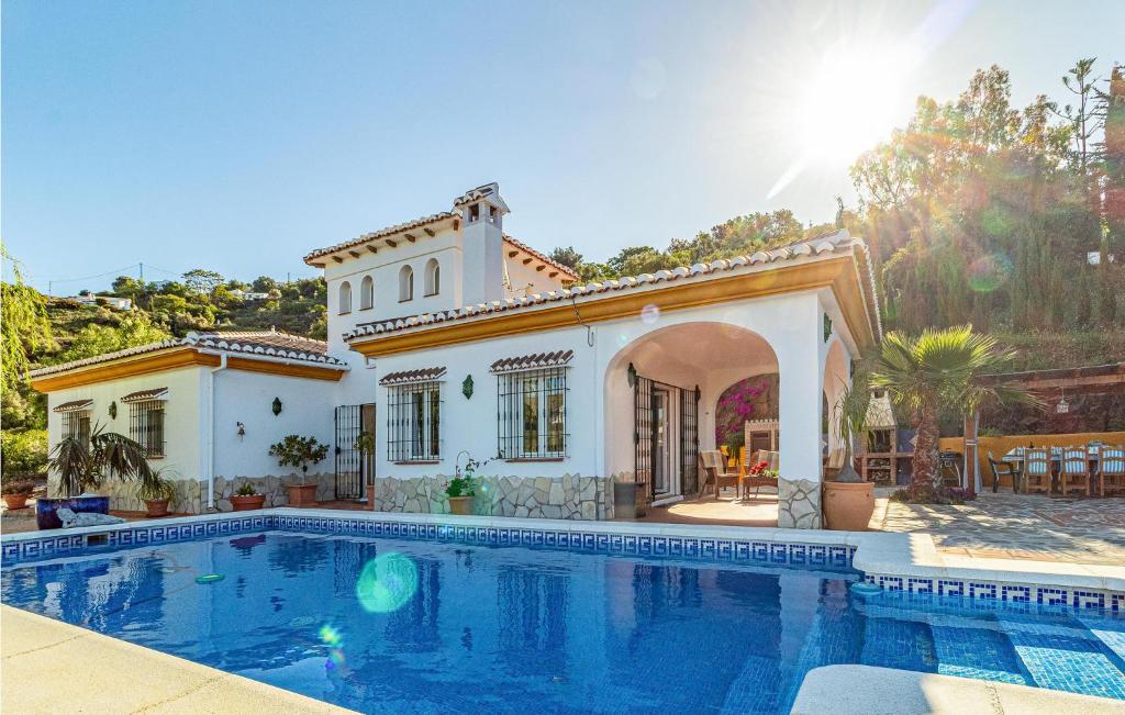 Stunning Home In Cmpeta With 3 Bedrooms, Wifi And Outdoor Swimming Pool