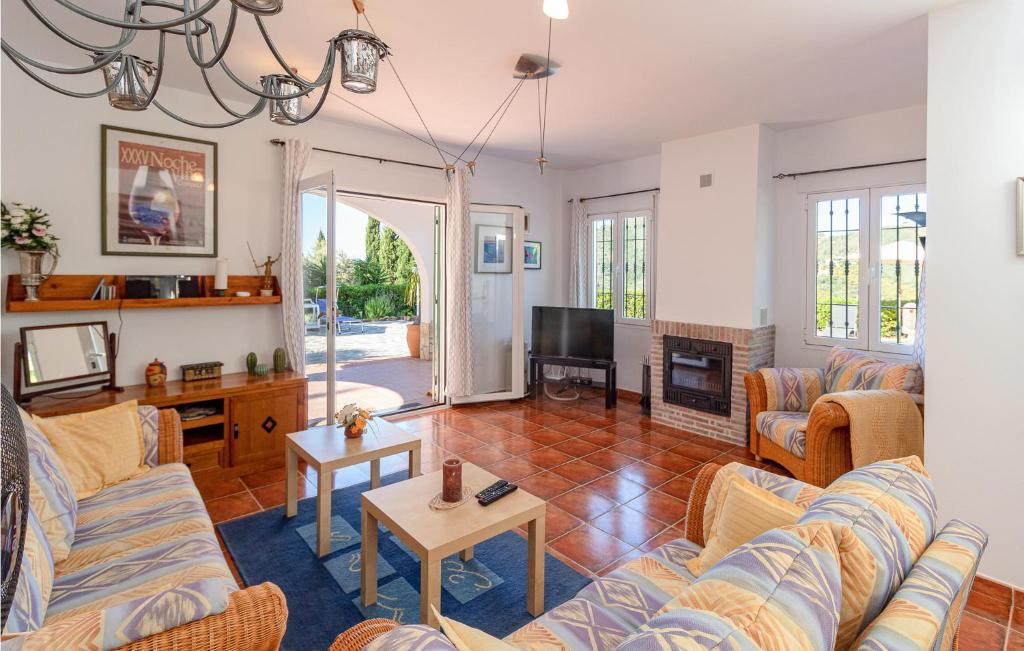 Stunning Home In Cmpeta With 3 Bedrooms, Wifi And Outdoor Swimming Pool photo 2