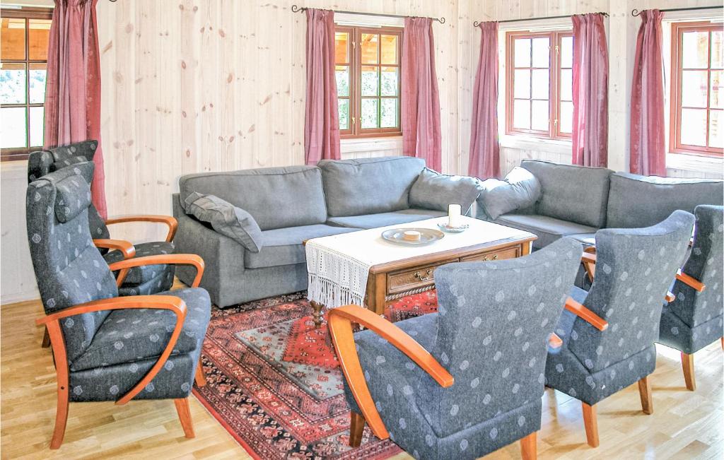 Awesome Home In Sogndal With 5 Bedrooms And Sauna photo 3