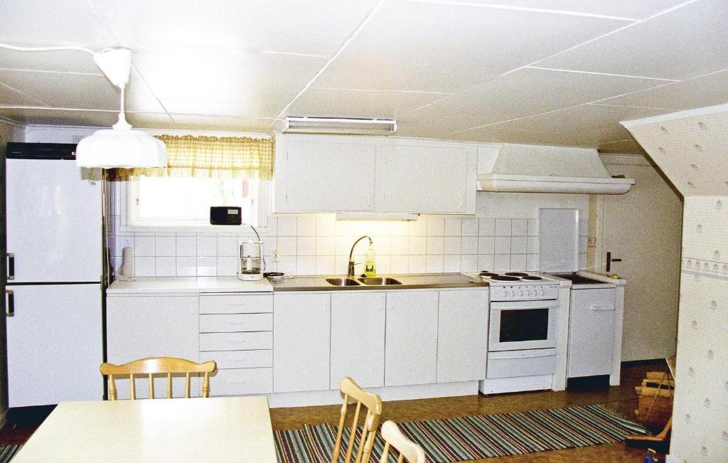 Awesome Home In Linneryd With 3 Bedrooms photo 3