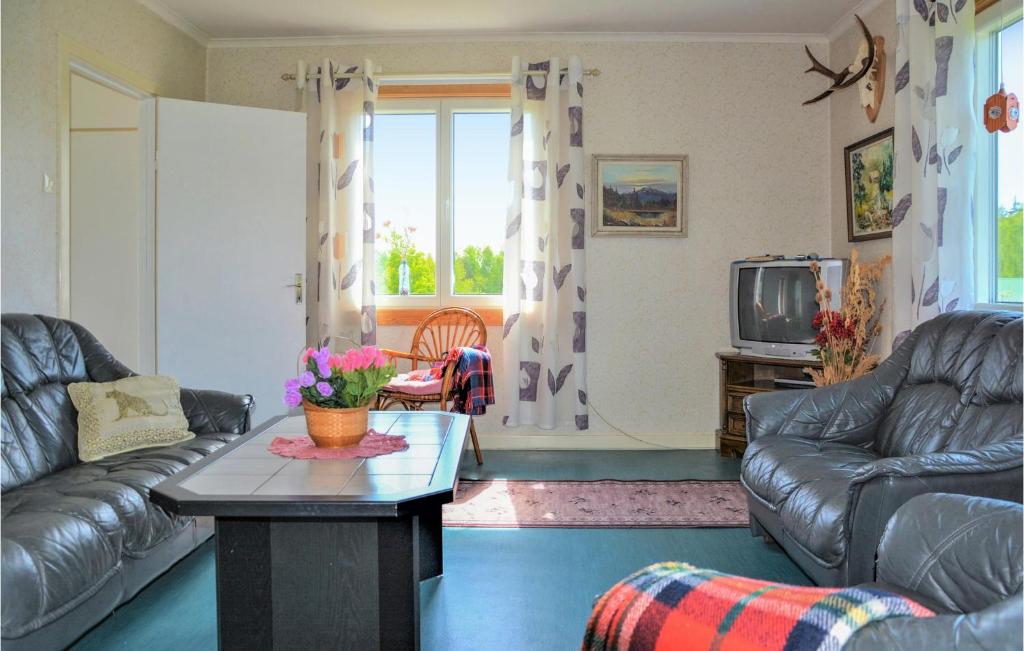 Awesome Home In Mariannelund With 4 Bedrooms And Wifi photo 2