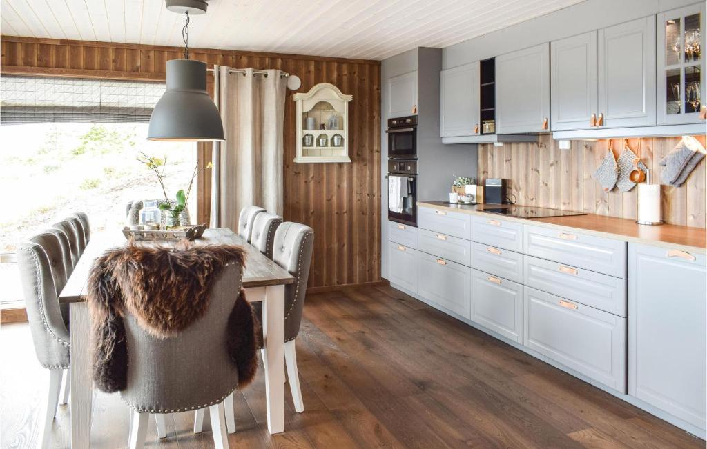 Nice Home In Sjusjen With 4 Bedrooms And Wifi photo 4