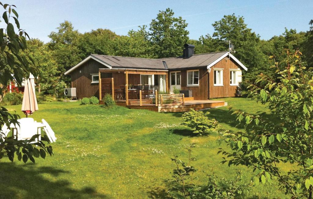 Nice Home In Steninge With 3 Bedrooms And Wifi