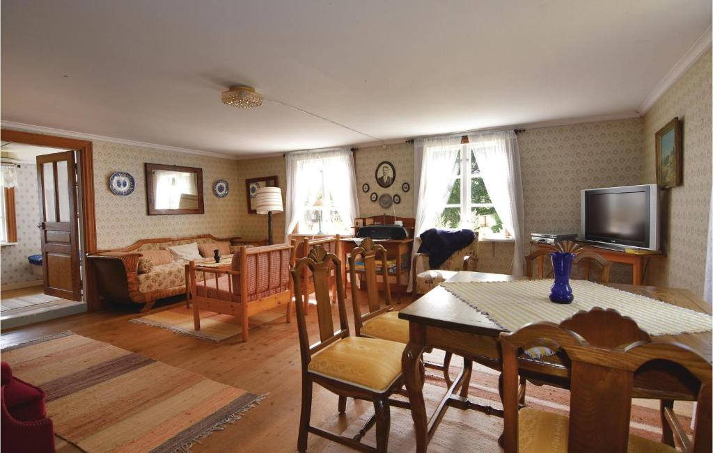 Stunning Home In Mrdaklev With 5 Bedrooms photo 1