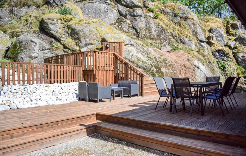 Awesome Home In Nedstrand With 4 Bedrooms, Jacuzzi And Sauna photo 4
