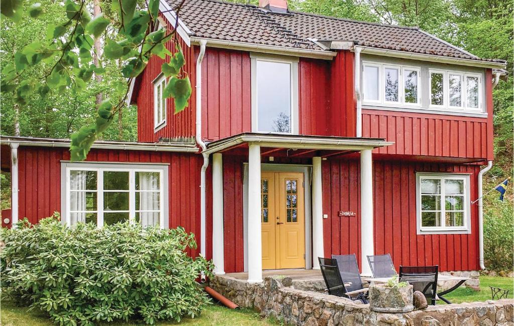 Amazing Home In lmhult With 2 Bedrooms