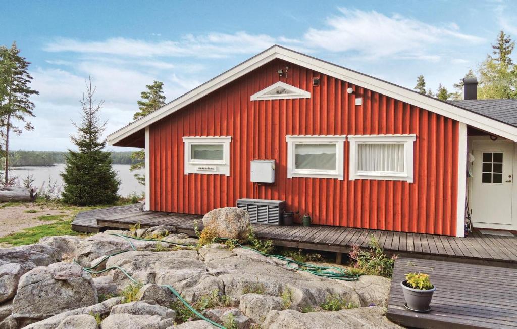 Beautiful Home In Lammhult With 4 Bedrooms And Wifi