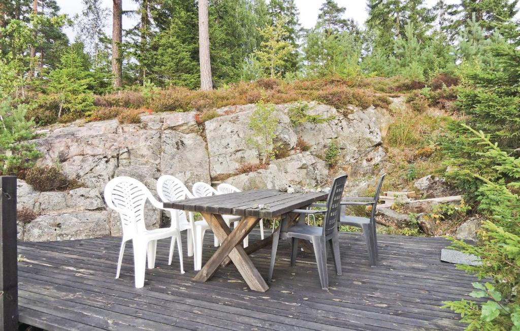 Beautiful Home In Lammhult With 4 Bedrooms And Wifi photo 4